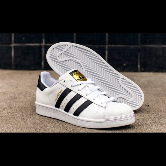 adidas Shoes - Adidas Originals Superstar size 7.5. fits like 8.5